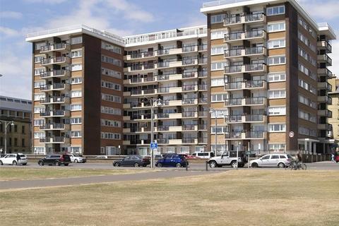 2 bedroom penthouse to rent, Queens Gardens, East Sussex BN3