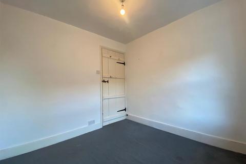 3 bedroom terraced house to rent, New Street, Brookhouse, Lancaster