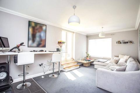 2 bedroom flat for sale, The Gateway, Watford WD18