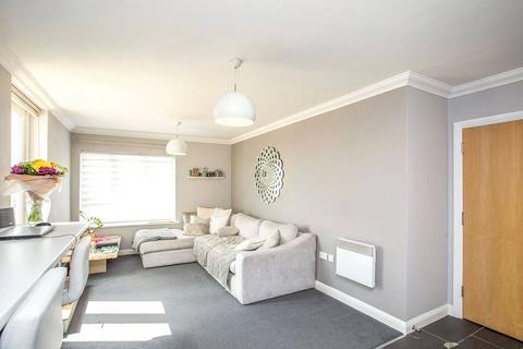 2 bedroom flat for sale, The Gateway, Watford WD18