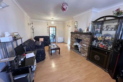 3 bedroom semi-detached house to rent, Bishops Road, Hayes, Greater London, UB3