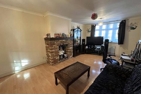 3 bedroom semi-detached house to rent, Bishops Road, Hayes, Greater London, UB3