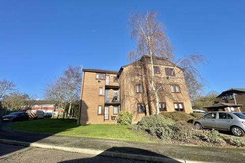 2 bedroom flat to rent, Cedar Close, Buckhurst Hill, IG9