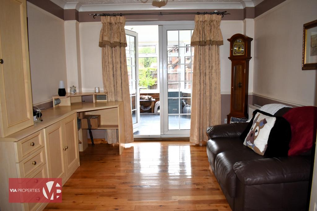 12 Church View Broxbourne EN10 7 AB via...