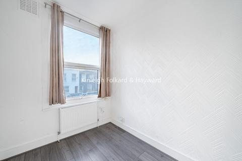 3 bedroom flat to rent, Fountain Road London SW17