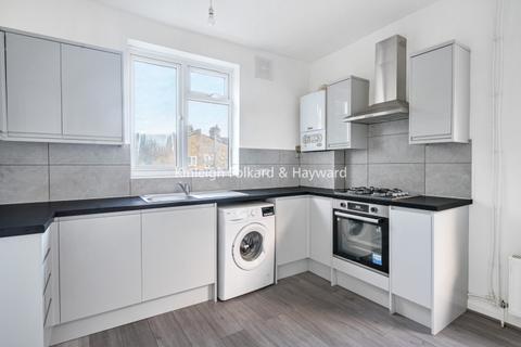 3 bedroom flat to rent, Fountain Road London SW17