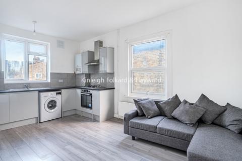 3 bedroom flat to rent, Fountain Road London SW17