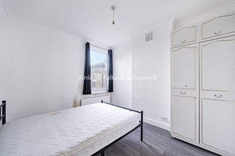 3 bedroom flat to rent, Fountain Road London SW17