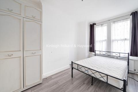 3 bedroom flat to rent, Fountain Road London SW17