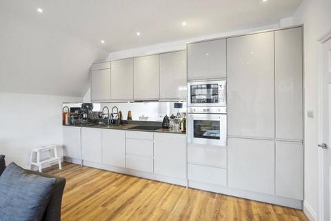 2 bedroom apartment to rent, Queens Avenue, London, N10