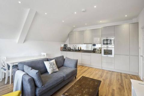 2 bedroom apartment to rent, Queens Avenue, London, N10