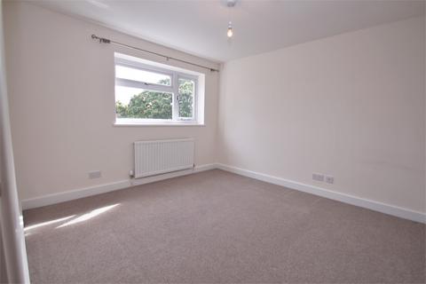 3 bedroom end of terrace house to rent, Valley Road, Uxbridge