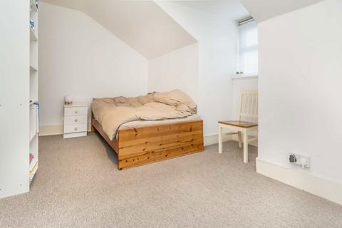 2 bedroom flat to rent, Church Road, Teddington TW11