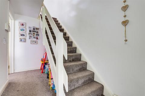 15 Bakewell Drive, Nottingham, NG5 9AB
