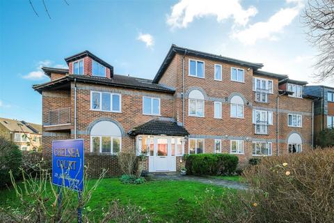 2 bedroom ground floor flat for sale, Chelsea Court, North Chingford