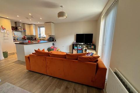 2 bedroom apartment for sale, Hawker Drive, Addlestone KT15