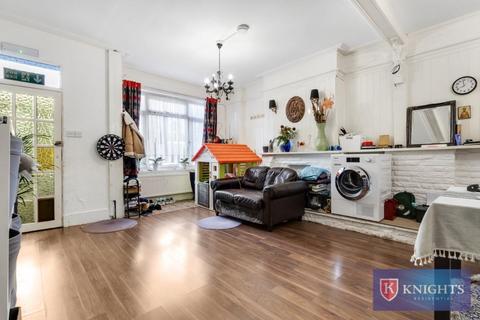 3 bedroom terraced house for sale, Thackeray Avenue, London, N17