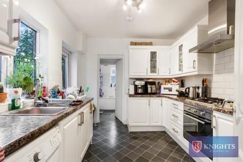 49 Thackeray Avenue, London, N17 9DT
