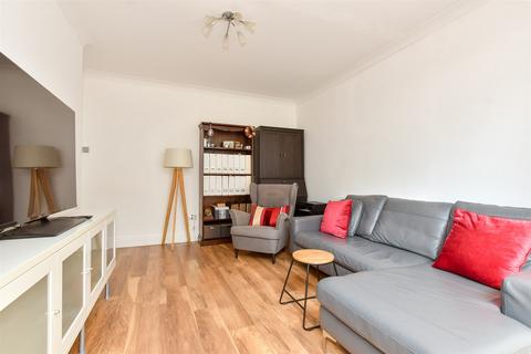 62 Walnut Way, Buckhurst Hill, IG9 6HX