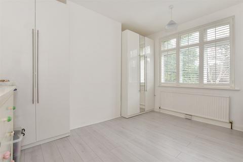 62 Walnut Way, Buckhurst Hill, IG9 6HX