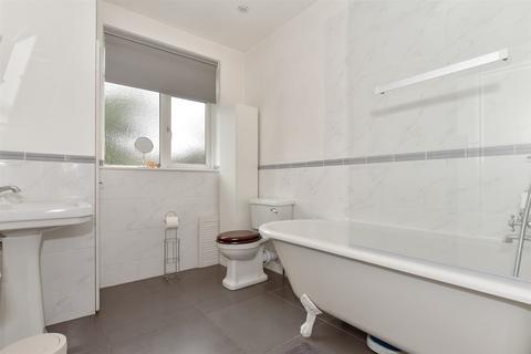 62 Walnut Way, Buckhurst Hill, IG9 6HX