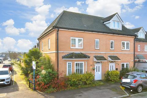 3 bedroom end of terrace house for sale, Britten Avenue, Basildon, Essex