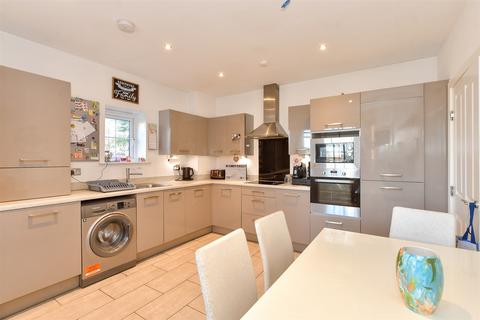 3 bedroom end of terrace house for sale, Britten Avenue, Basildon, Essex