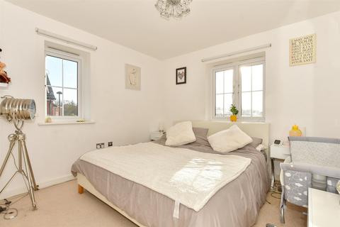 3 bedroom end of terrace house for sale, Britten Avenue, Basildon, Essex