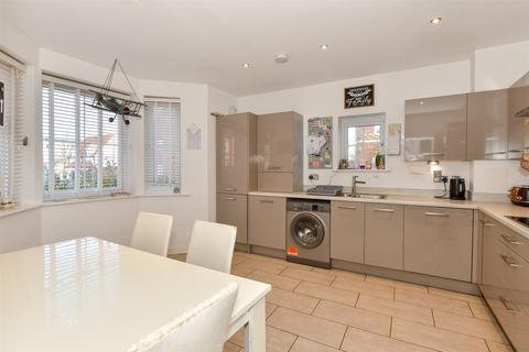 38 Britten Avenue, Basildon, SS14 3SR
