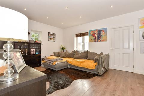 38 Britten Avenue, Basildon, SS14 3SR