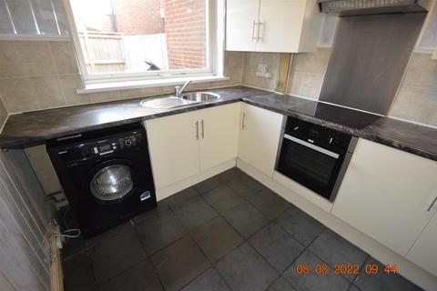 4 bedroom house to rent, Statham Road, Manchester M13