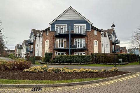 2 bedroom flat to rent, The Lakes, Larkfield, ME20