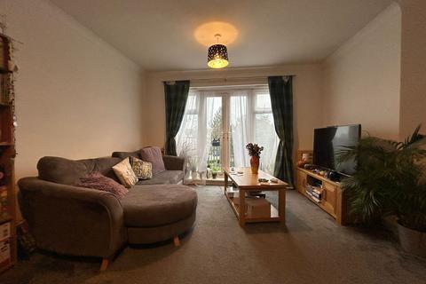 2 bedroom flat to rent, The Lakes, Larkfield, ME20