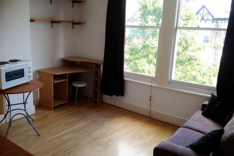 1 bedroom end of terrace house to rent, Burton Road, NW6, London