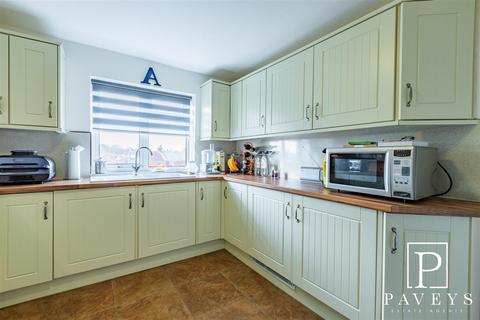 2 bedroom flat for sale, Walton Road, Walton On The Naze