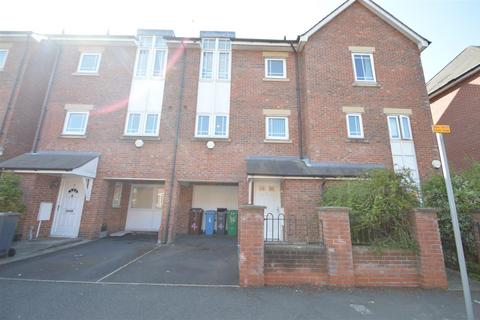 4 bedroom house to rent, Yew Street, Manchester M15