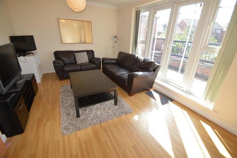 4 bedroom house to rent, Yew Street, Manchester M15