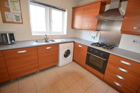 4 bedroom house to rent, Yew Street, Manchester M15