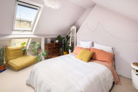 3 bedroom maisonette for sale, Shipton Street, London, E2