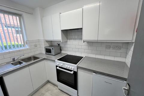 Studio to rent, Blackfriars Court, City Centre