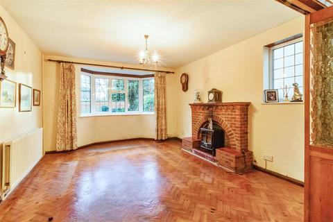 4 bedroom detached house for sale, School Lane, Addlestone KT15