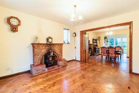 4 bedroom detached house for sale, School Lane, Addlestone KT15