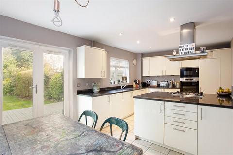 3 bedroom semi-detached house for sale, Highgrove Avenue, Ascot