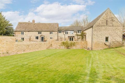 4 bedroom country house for sale, Uley Road, Dursley, GL11 5AD