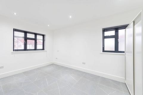 3 bedroom flat to rent, Douglas Avenue,, Wembley, HA0