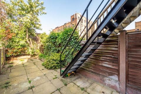 3 bedroom flat for sale, Bickley Street, Tooting, London, SW17