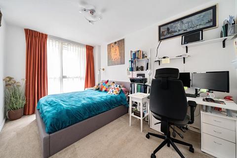 3 bedroom flat for sale, Whelan Road, Acton