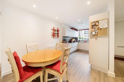 3 bedroom flat for sale, Whelan Road, Acton