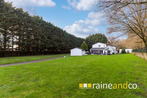 Willow End Dixons Hill Close, Brookmans Park, Hatfield, AL9 7EG