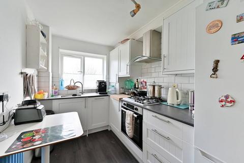 2 bedroom flat to rent, Queensmere Road, Southfields, London, SW19